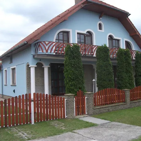 Ferienhaus In Balatonmariafürdo 19326 *