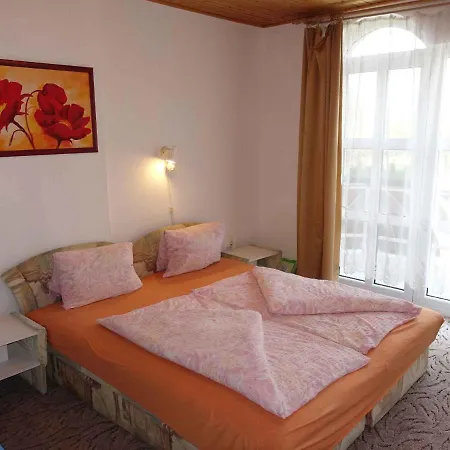 In Balatonmariafürdo 19326 Ferienhaus