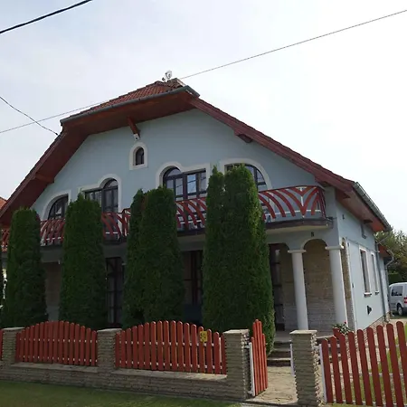 In Balatonmariafürdo 19326 Ferienhaus